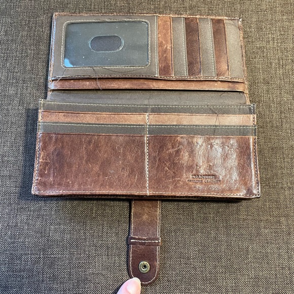 Danier Leather Wallet - Picture 7 of 7